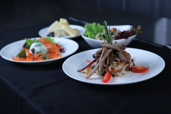 600x-400-px-catering-service-1